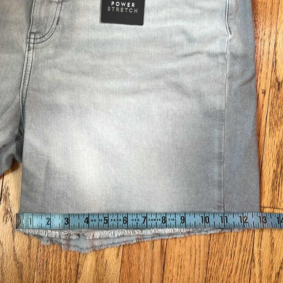 Simply Vera Vera Wang High Rise GreyStone Frayed Hem size 16 Shorts - Picture 13 of 14